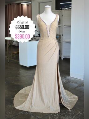 *WILL NEGOTIATE PRICE* Johnathan Kayne 3227 (Champagne)- Size 8